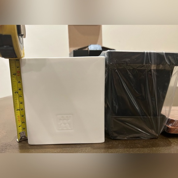 ZWILLING CERAMIC STORAGE Medium Box With Herb Pot And Lid, 11X11X12 cm - Picture 6 of 12